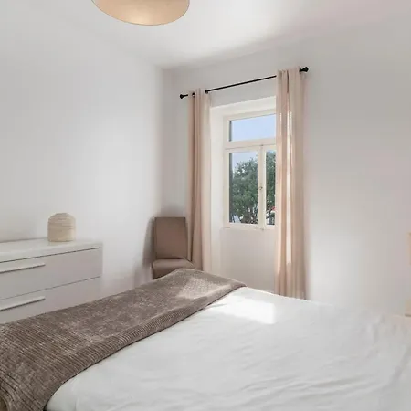 Casa Do Beiral By An Island